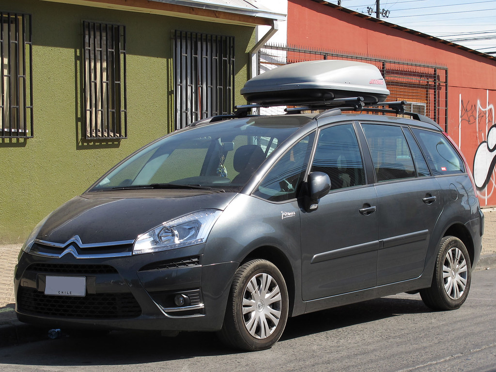 How Do You Install A Rooftop Cargo Box On A Van? Best Roof Bags